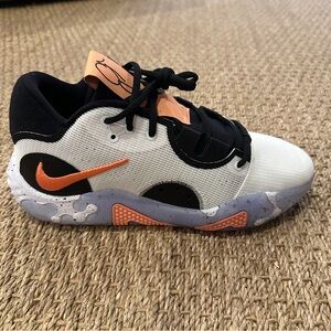 NWT Nike Paul George Collection PG 6 Fluoro Basketball Shoes. Size Men’s 8.5.